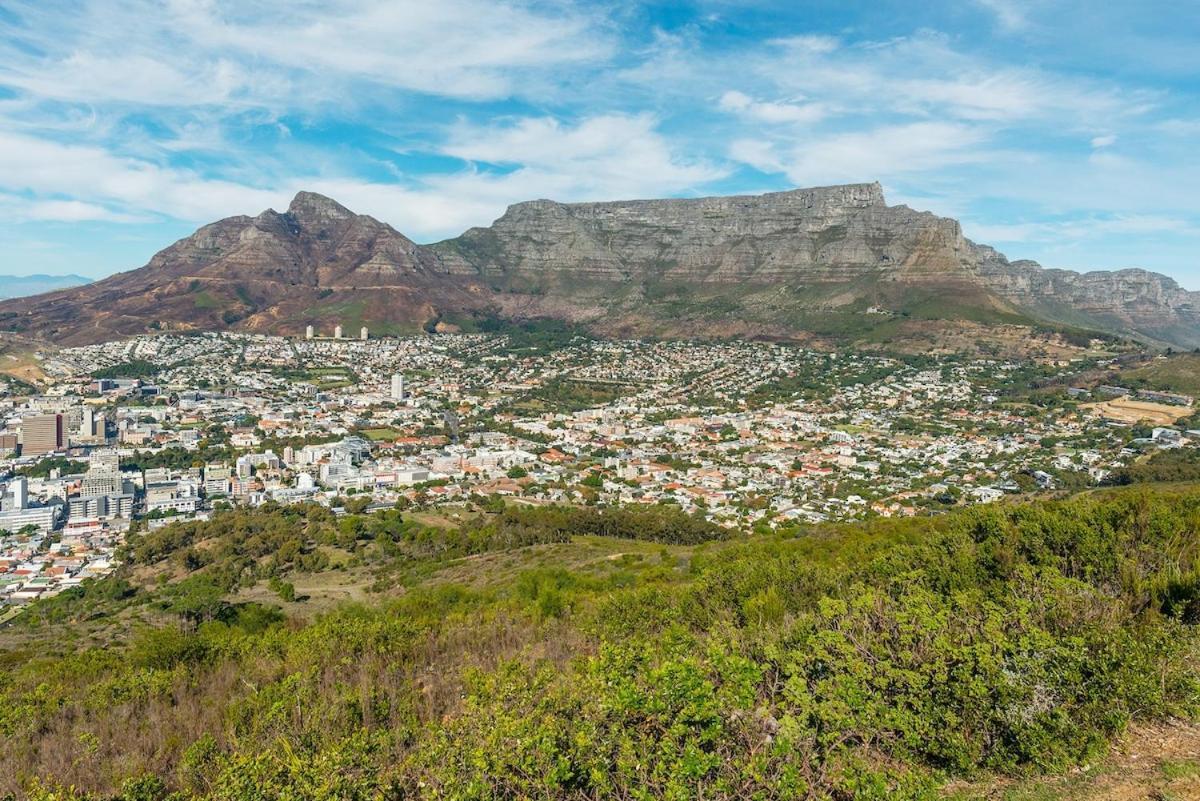 Sunny Haven In The Heart Of The East W/parking Cape Town
