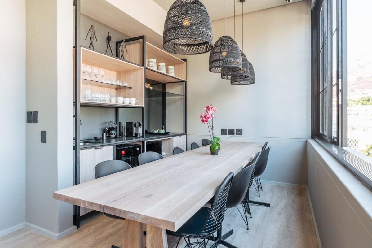 Apartment Sunny Haven In The Heart Of The East W/parking *