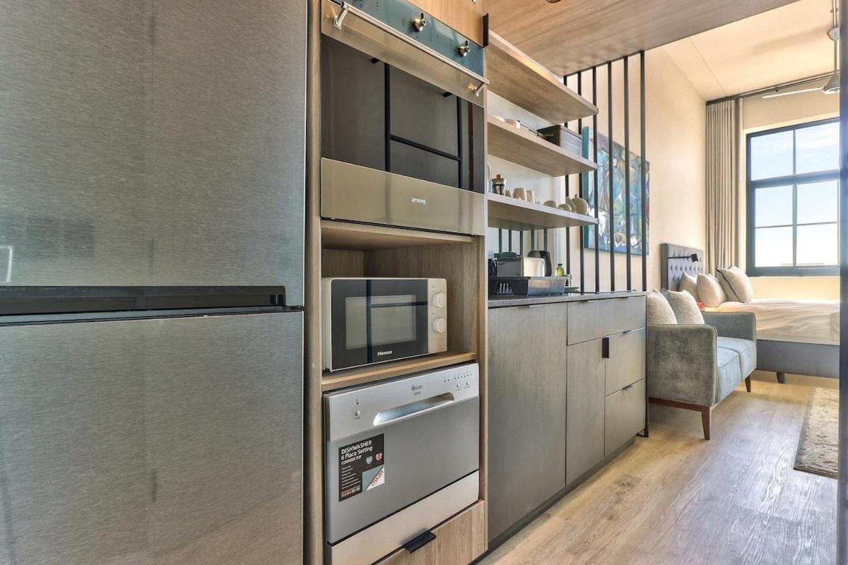 Sunny Haven In The Heart Of The East W/parking Apartment Cape Town